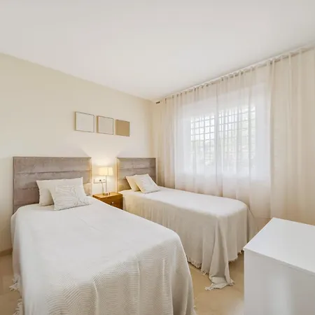 Spacious Penthouse In Elviria With 4 Pools And Large Terrace Appartement