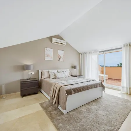 Spacious Penthouse In Elviria With 4 Pools And Large Terrace Appartement *