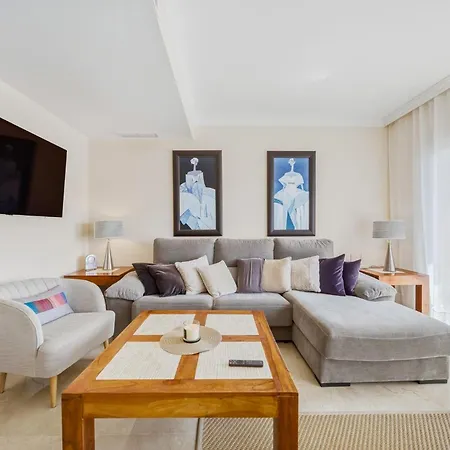 Spacious Penthouse In Elviria With 4 Pools And Large Terrace Appartement