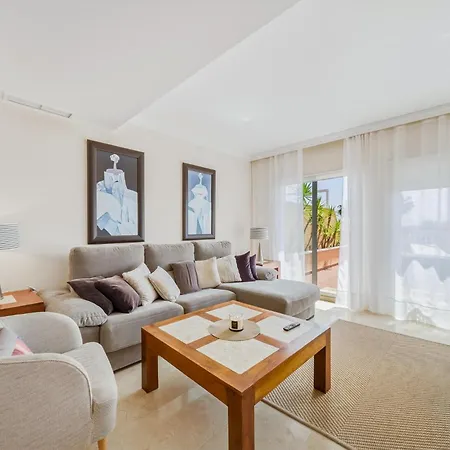 Spacious Penthouse In Elviria With 4 Pools And Large Terrace Appartement