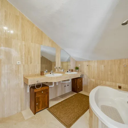 Appartement Spacious Penthouse In Elviria With 4 Pools And Large Terrace
