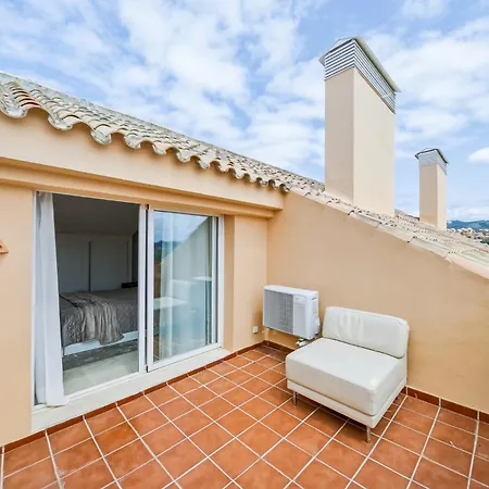 Spacious Penthouse In Elviria With 4 Pools And Large Terrace Appartement *