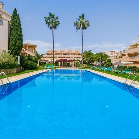 Spacious Penthouse In Elviria With 4 Pools And Large Terrace Appartement *